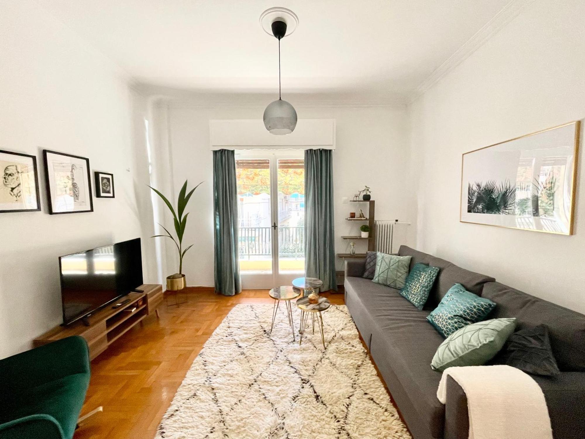 Bright & Stylish In The Heart Of Athens!